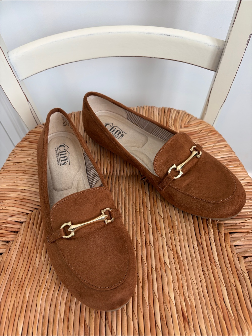 Cliffs by WHITE MOUNTAIN Brown Suede Loafers with Gold Bit 8.5 Medium